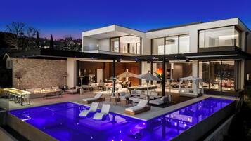 Apartment (4 Bedrooms) | Exterior