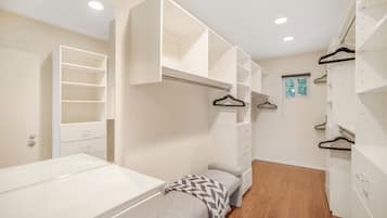 Villa (5 Bedrooms) | Wardrobe