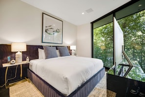 Exterior - London Dream (West Hollywood)