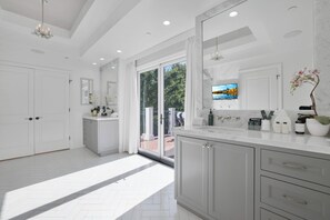 Exterior - Villa Carmelita (Beverly Hills)