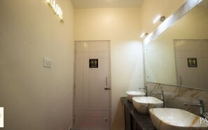 Habitación Deluxe doble, vistas al jardín | Baño