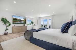 Room - Rancho Haven (Tarzana)