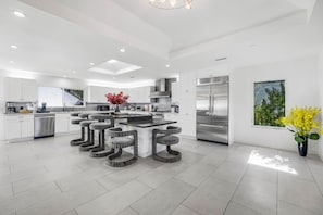 Exterior - Rancho Haven (Tarzana)