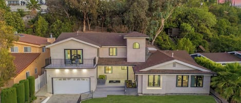 Apartment (4 Bedrooms) | Front of property