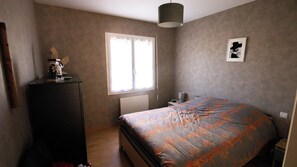 Iron/ironing board, Internet - Vrbo Property (Billiers)