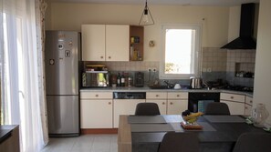 Private kitchen - Vrbo Property (Billiers)