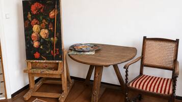 Classic Double Room, Garden View | Individually decorated, individually furnished, blackout drapes
