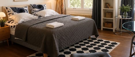 Classic Double Room, Canal View | Individually decorated, individually furnished, blackout curtains