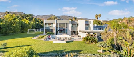 Apartment (6 Bedrooms) | Front of property