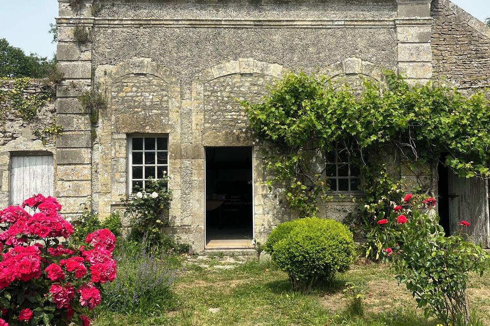 DDAY House on Stud Farm