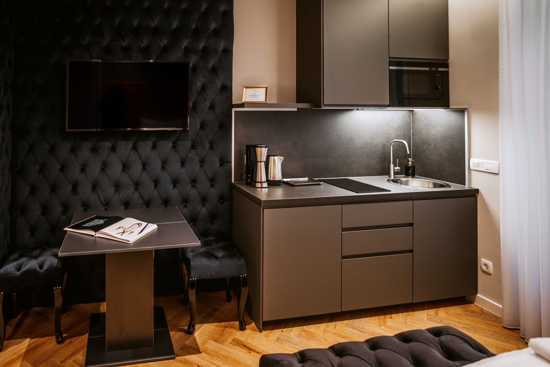 Junior Suite, Garden View | Private kitchen | Fridge, microwave