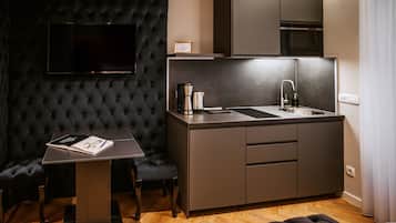 Junior Suite, Garden View | Private kitchen | Fridge, microwave