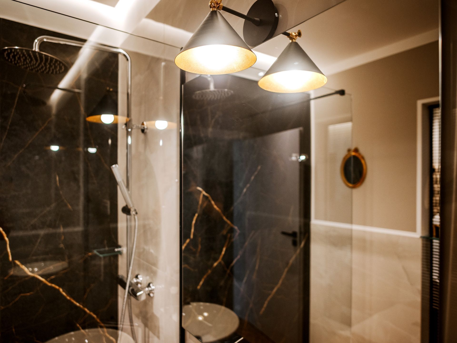 Deluxe Suite, City View | Bathroom | Shower, hair dryer, towels
