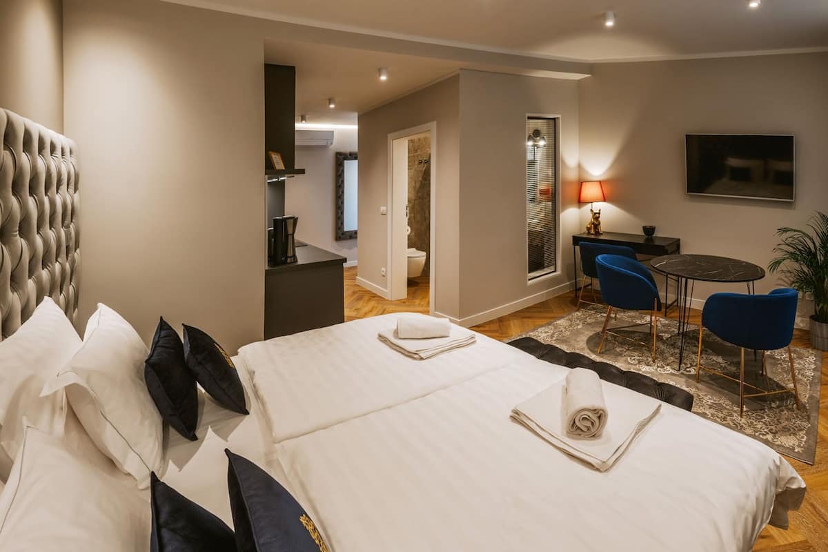 Junior Suite with Balcony | Soundproofing, cribs (free), WiFi (free), individually decorated
