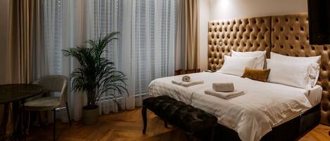 Deluxe-Suite, Stadtblick | Individuell dekoriert, individuell eingerichtet, schallisolierte Zimmer