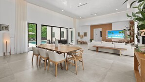 Unclassified image, 3 of 51, button - Villa Grace (Miami)