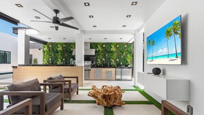 Unclassified image, 4 of 51, button - Villa Grace (Miami)
