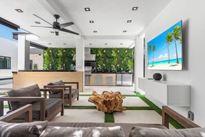 Exterior - Villa Grace (Miami)