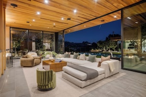 Apartment (5 Bedrooms) | Exterior - Oak Pass Manor (Beverly Hills)