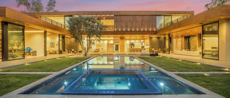 Apartment (5 Bedrooms) | Front of property