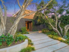 Apartment (5 Bedrooms) | Exterior - Oak Pass Manor (Beverly Hills)