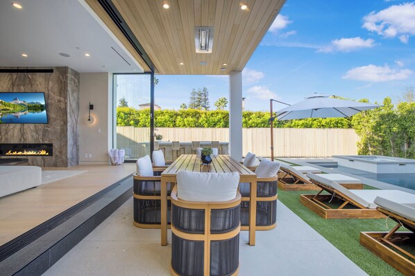 Unclassified image, 1 of 66, button - Amestoy Modern (Encino)