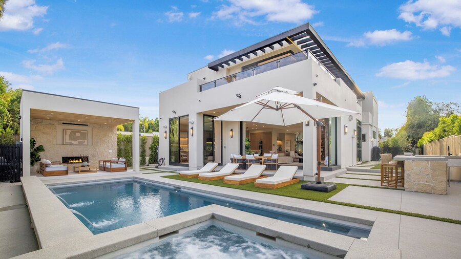 Amestoy Modern