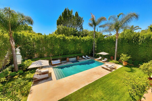 Exterior - Alta Paradise (Beverly Hills)