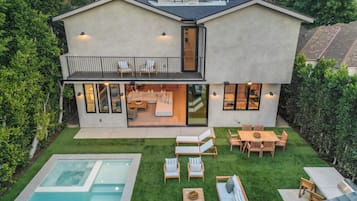 Apartment (5 Bedrooms) | Exterior
