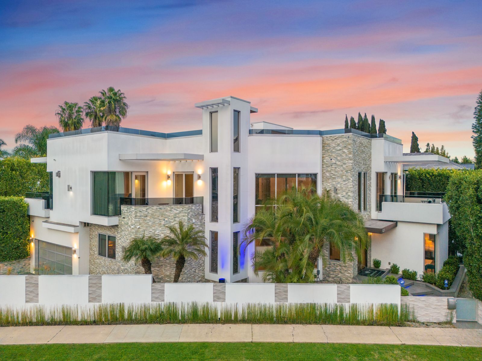 Apartment (5 Bedrooms) | Front of property