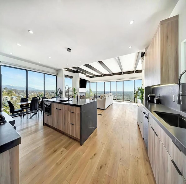 Exterior - Skyview Estate (West Hollywood)