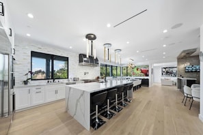 Exterior - Oak Haven Sanctuary (Studio City)