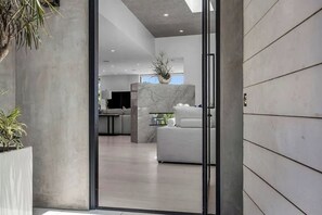 Exterior - Saint Ives Reserve (West Hollywood)