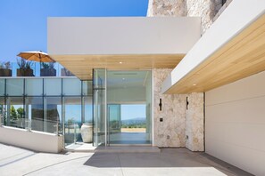 Exterior - Blue Lagoon (West Hollywood)