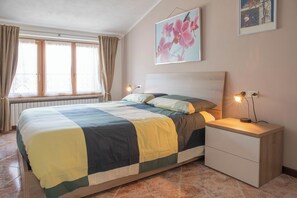 Room - Cozy 2-bedroom apartment in enchanting Malgrate with AC (Malgrate)