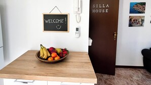 Interior - Cozy 2-bedroom apartment in enchanting Malgrate with AC (Malgrate)