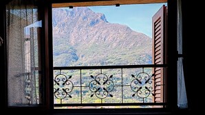 2 bedrooms, iron/ironing board, WiFi, bed sheets - Cozy 2-bedroom apartment in enchanting Malgrate with AC (Malgrate)