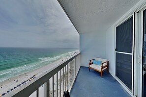 Property grounds - Pelican Beach #2004 | Gulf Front in Destin + Amenities (Destin)