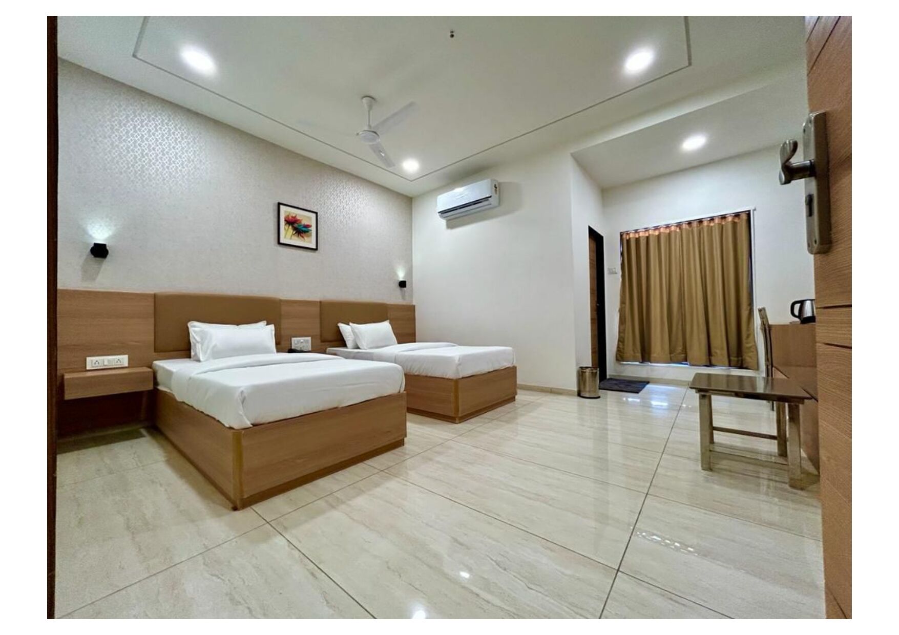Super Deluxe Room | Desk, free WiFi