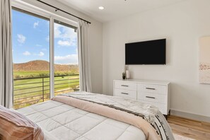Room - Golf Course Views: Pool + Golf Course Views (Washington)
