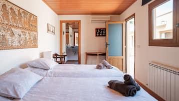 Ferros/tábuas de passar roupa, Wi-Fi, roupa de cama