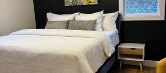 New Premium Luxury 3-Bedroom Getaway| Parking