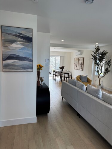 New Luxury 3-Bedroom Getaway| Parking| Patio