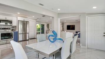 Rumah (2 Bedrooms) | Interior
