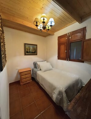 Room - Finca El Lomo with Mountain Views, Private Pool and Wi-Fi (Saucillo)