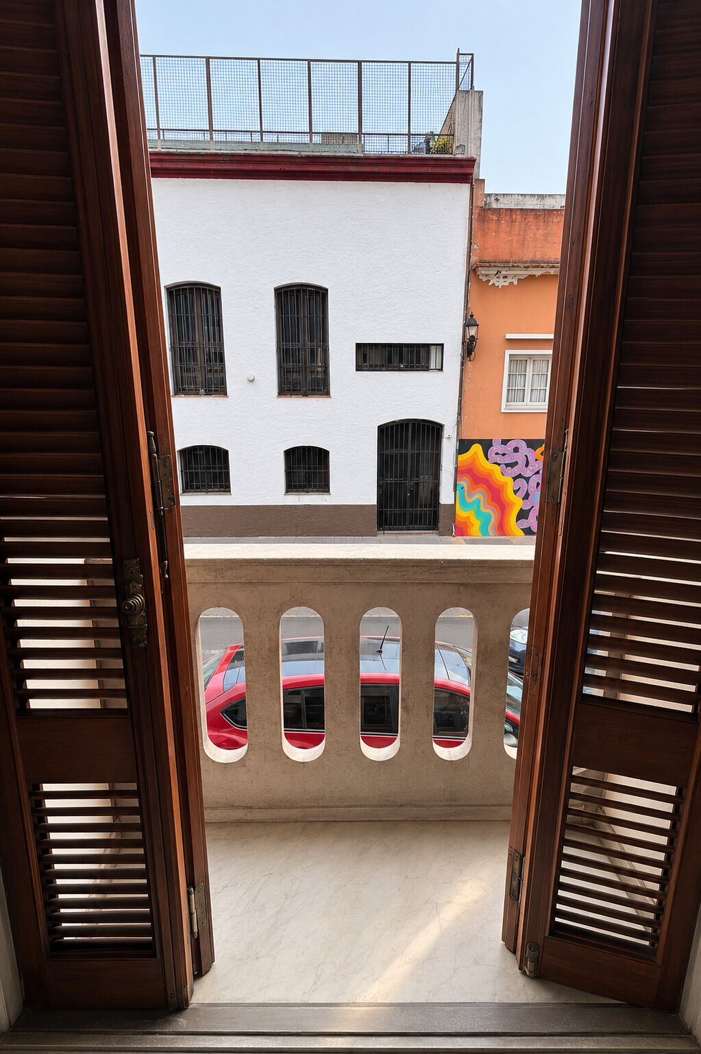 Escritorio, wifi gratis y ropa de cama 