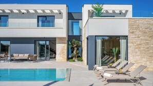 Pool - Villa Asmoa (Višnjan)