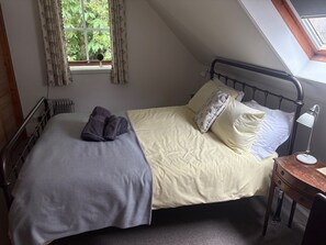 Iron/ironing board, WiFi, bed sheets - Chestnut Cottage - First floor barn conversion in the Cairngorm National Park (Aviemore)