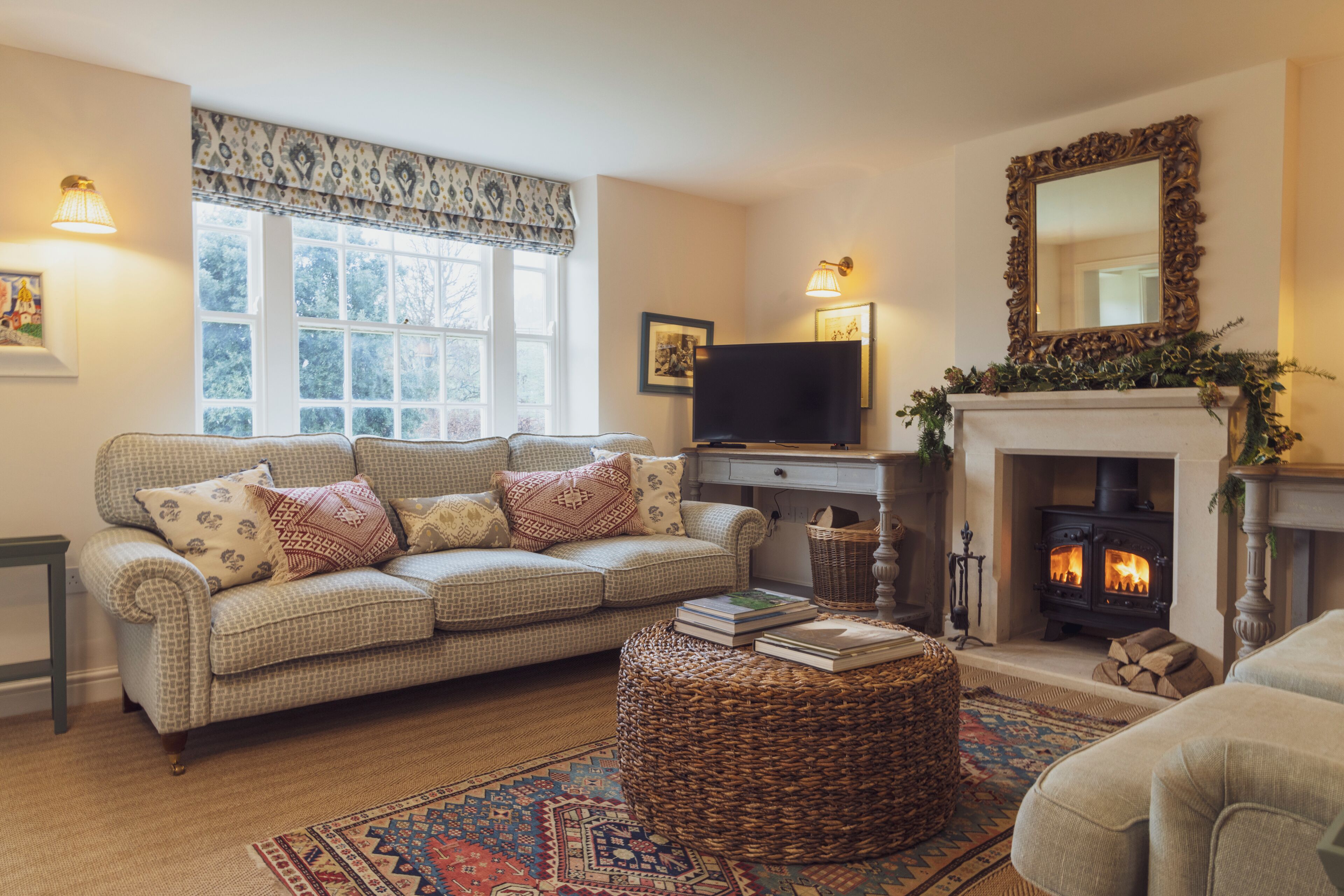 TV, fireplace, books, stereo