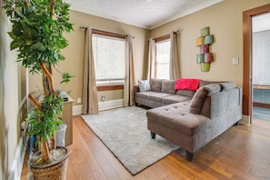 Interior - 1 Mi to Dtwn Dayton: Unique 3-unit Base! (Dayton)